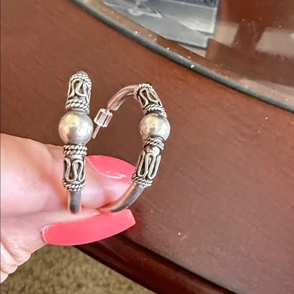 Vintage Boho Silver Tone Hoop Earrings Handmade 1 Inch Artisan - Picture 3 of 4